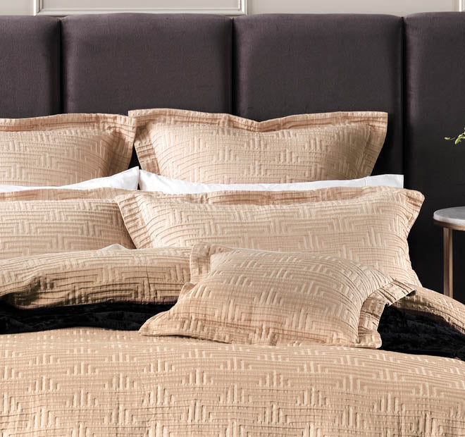 Winston 48x48cm Filled Cushion Gold - Image 3