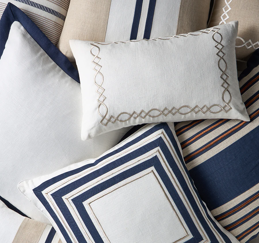 Linen Charleston 30x50cm Filled Cushion Navy - Image 3