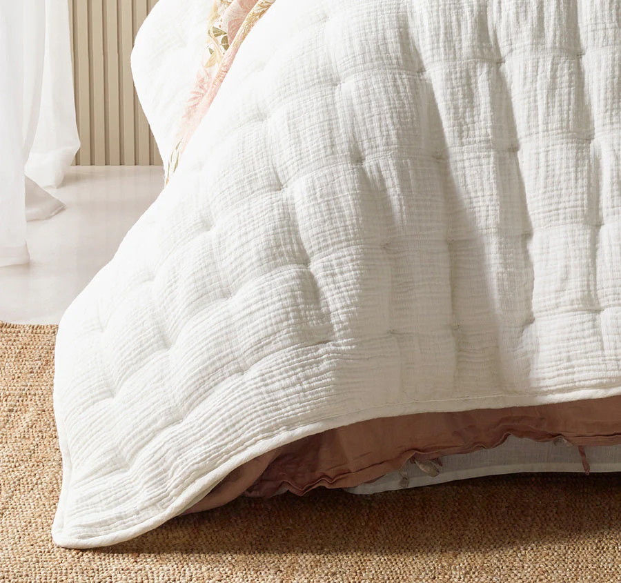 Hugo Comforter Set Range White - Image 3
